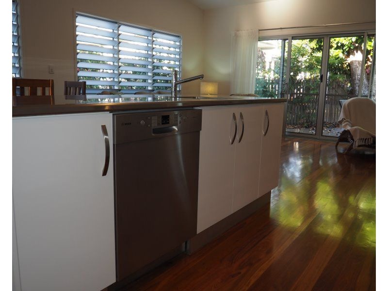 18 Southward Street, Mission Beach QLD 4852