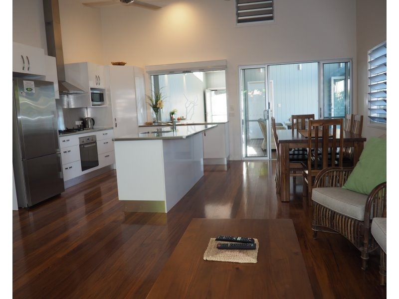 18 Southward Street, Mission Beach QLD 4852