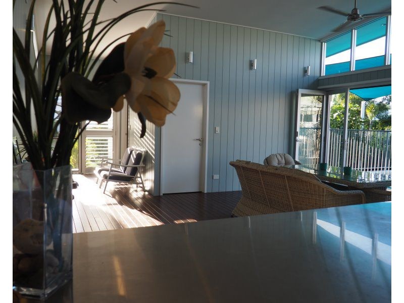 18 Southward Street, Mission Beach QLD 4852