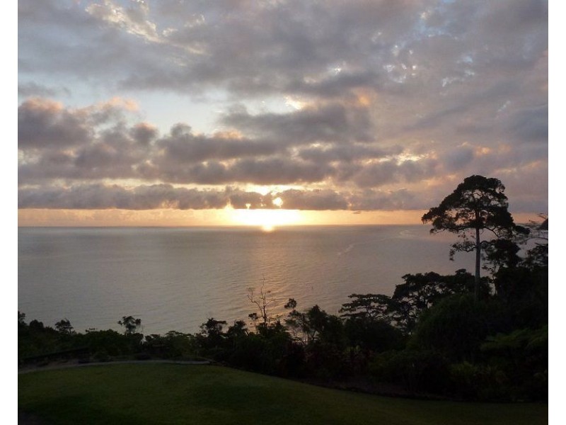 550 Etty Bay Road, Etty Bay QLD 4858