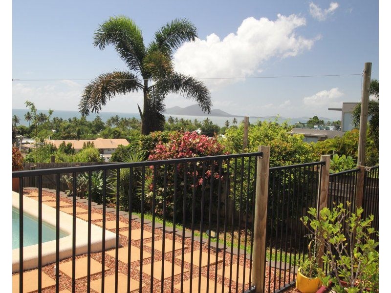 12 Rise Crescent, Mission Beach QLD 4852