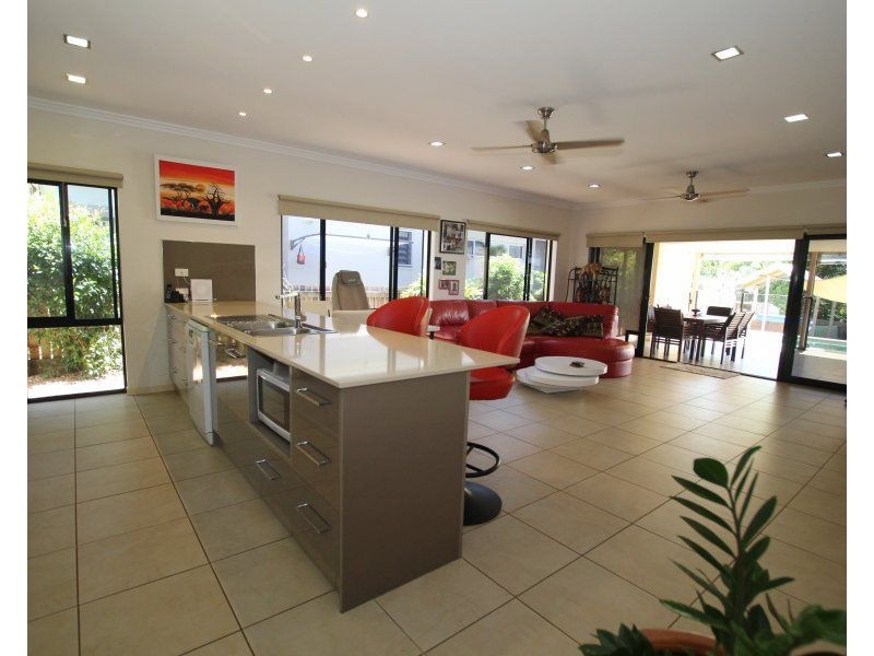 12 Rise Crescent, Mission Beach QLD 4852