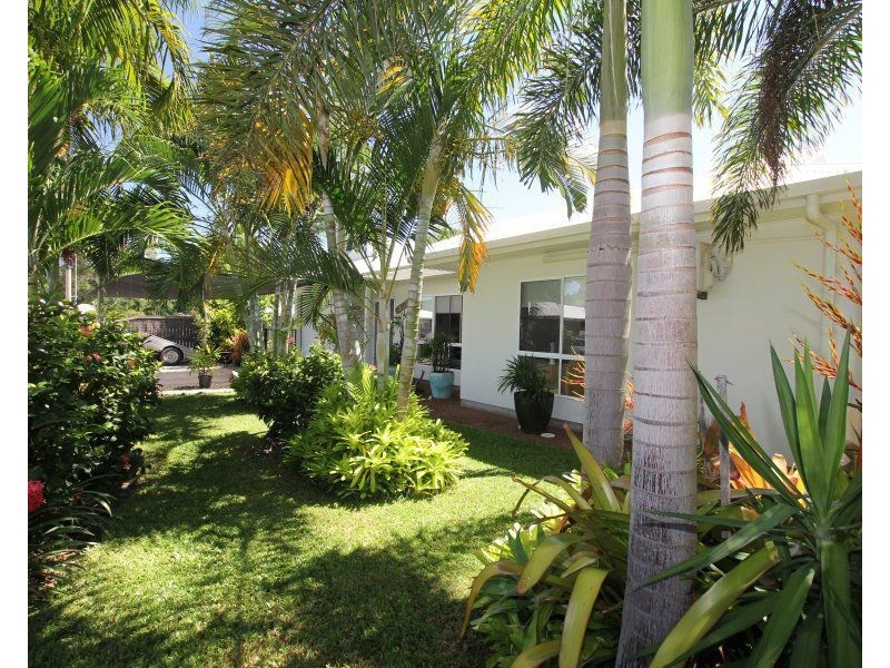 1/1 Seaview Court, Wongaling Beach QLD 4852