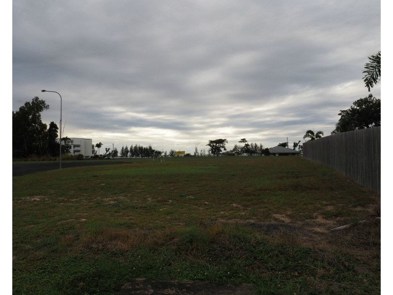 1 Seaview Crescent, Wongaling Beach QLD 4852