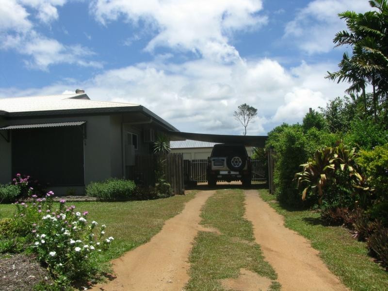 4 Maple Terrace, Tully QLD 4854