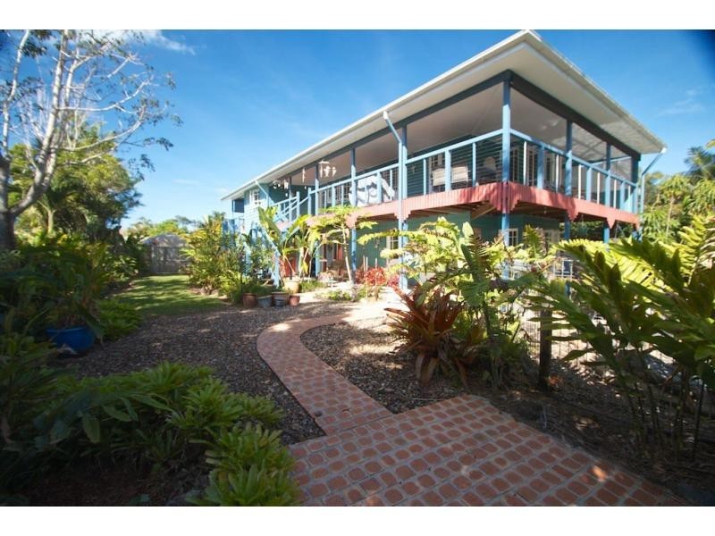 39 Holland Street, Wongaling Beach QLD 4852
