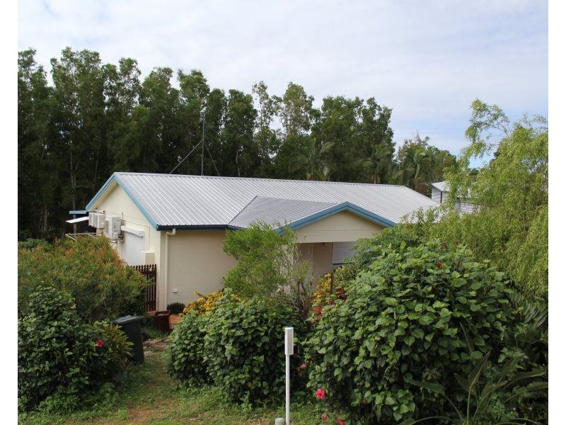 8 Dunkalli Crescent, Wongaling Beach QLD 4852