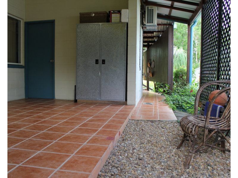 8 Dunkalli Crescent, Wongaling Beach QLD 4852