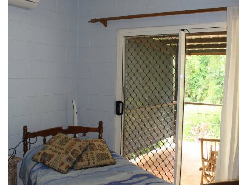 8 Dunkalli Crescent, Wongaling Beach QLD 4852