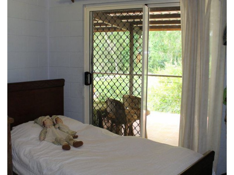 8 Dunkalli Crescent, Wongaling Beach QLD 4852