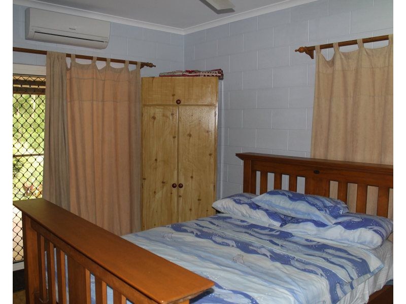 8 Dunkalli Crescent, Wongaling Beach QLD 4852