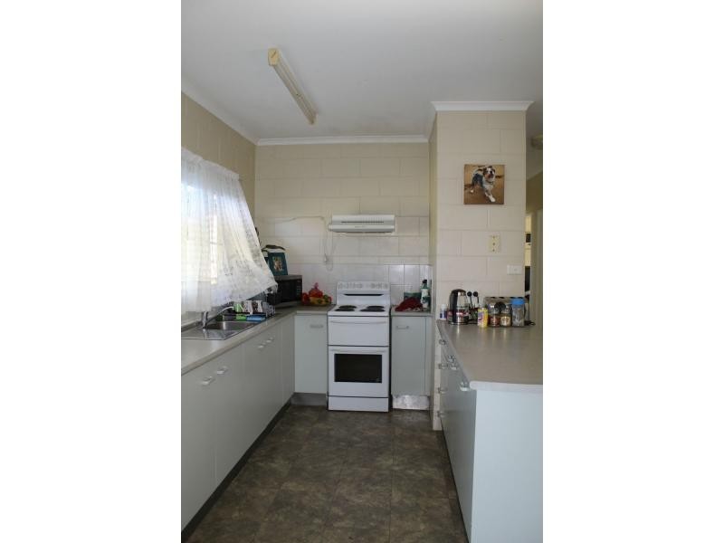 22 Bamber Street, Tully QLD 4854