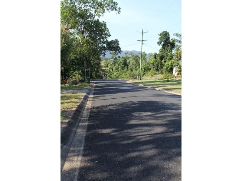 22 Bamber Street, Tully QLD 4854