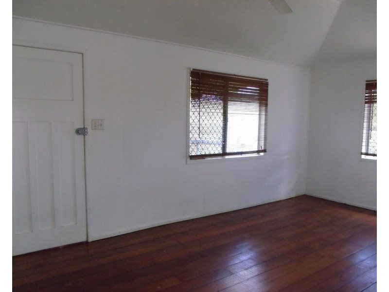 2 Murray Street, Tully QLD 4854