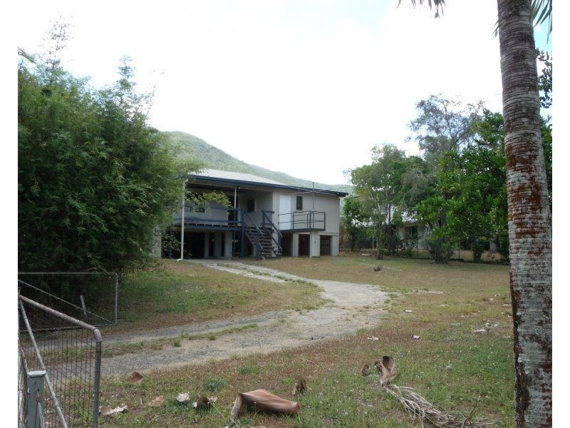 2 Murray Street, Tully QLD 4854