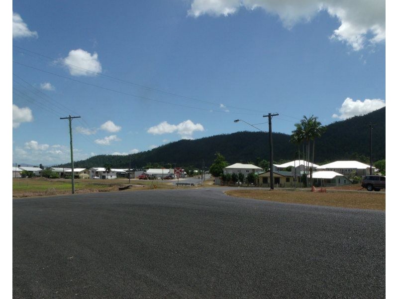 2 Murray Street, Tully QLD 4854