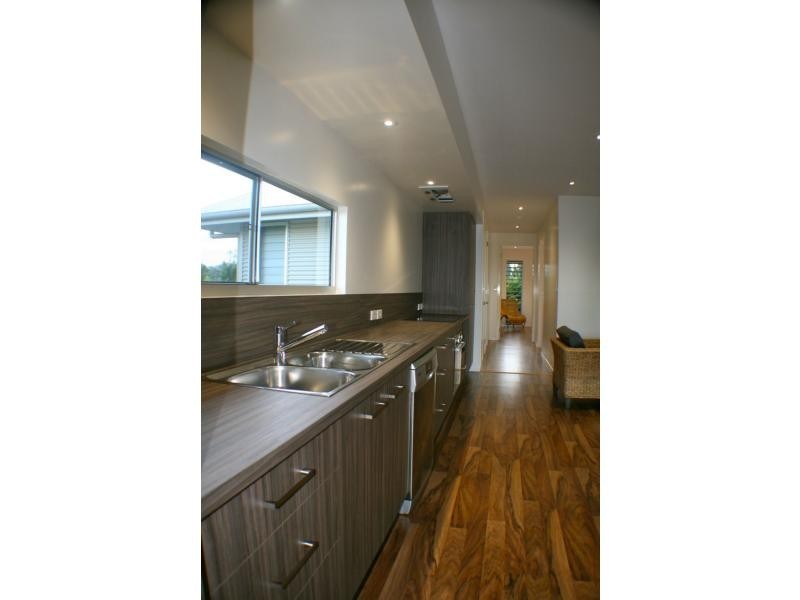 17 Rise Crescent, Mission Beach QLD 4852
