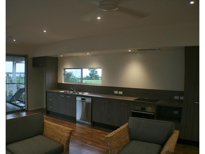17 Rise Crescent, Mission Beach QLD 4852