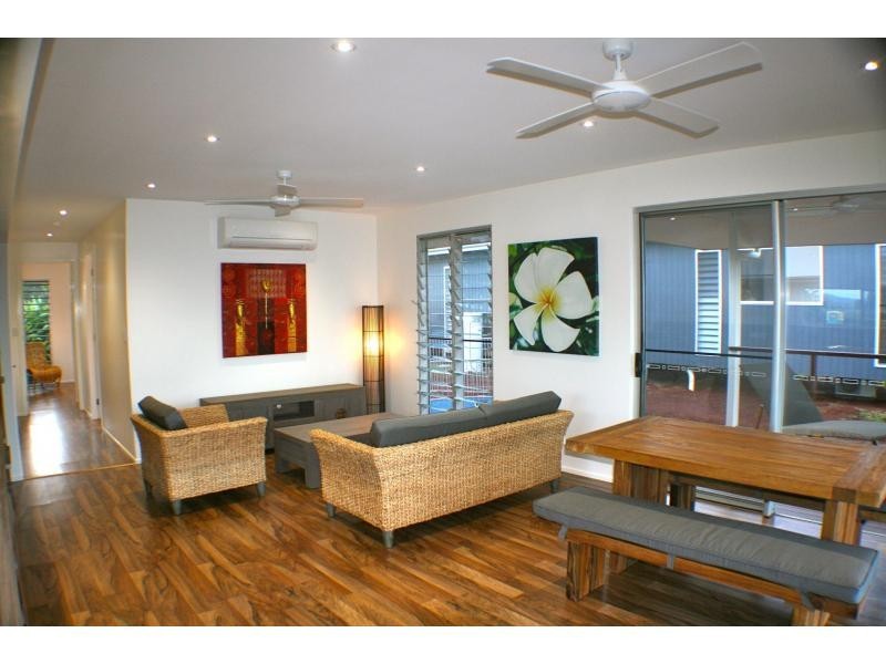 17 Rise Crescent, Mission Beach QLD 4852