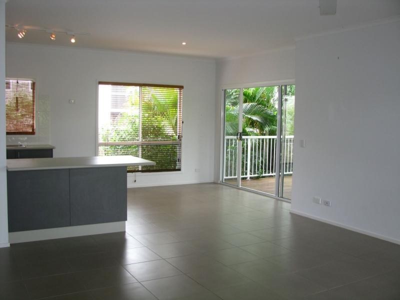 10 Kent Close, Mission Beach QLD 4852