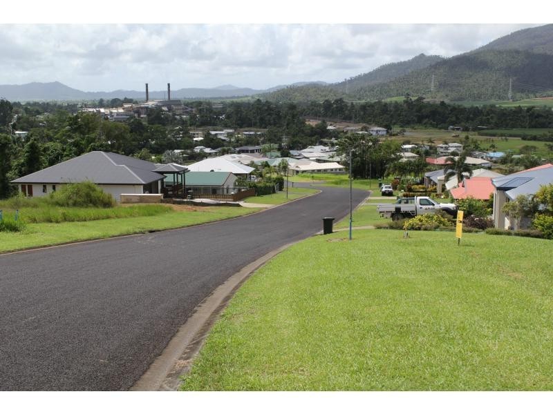 38 Pease Street, Tully QLD 4854