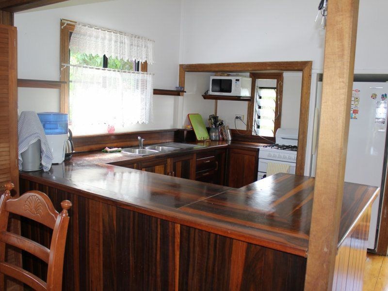 10 Webb Street, Tully QLD 4854