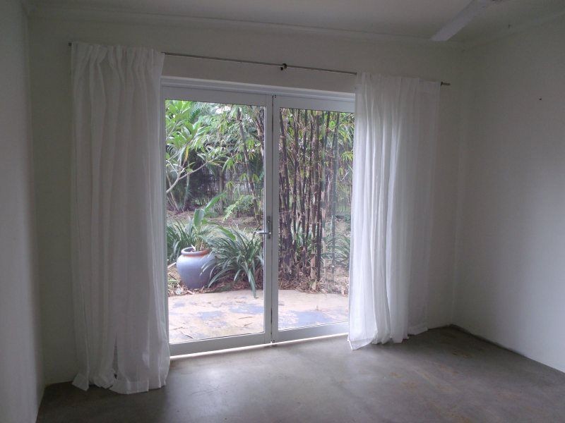 33 Pacific Parade, Mission Beach QLD 4852
