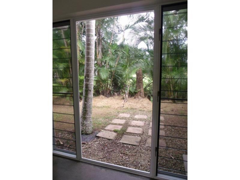 33 Pacific Parade, Mission Beach QLD 4852