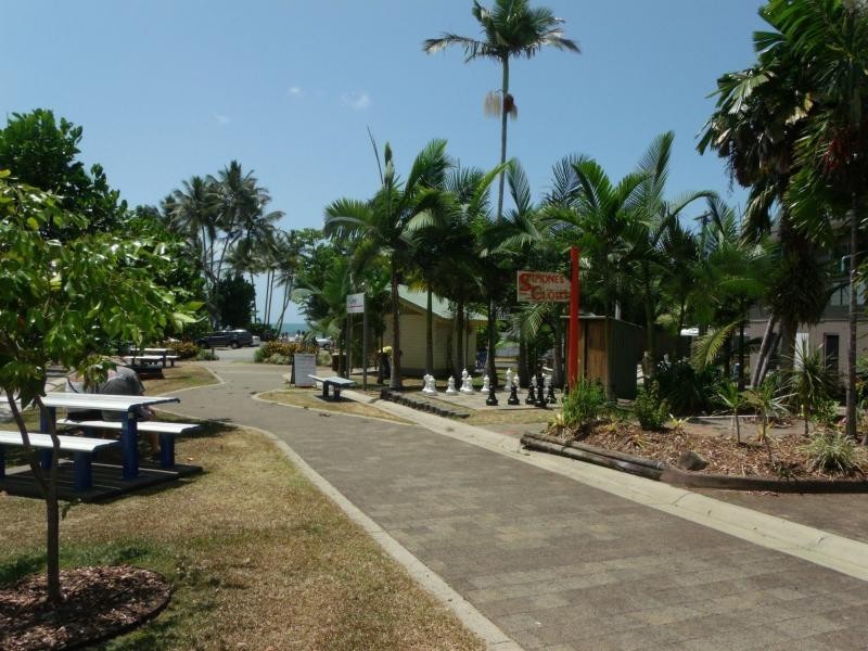 33 Pacific Parade, Mission Beach QLD 4852