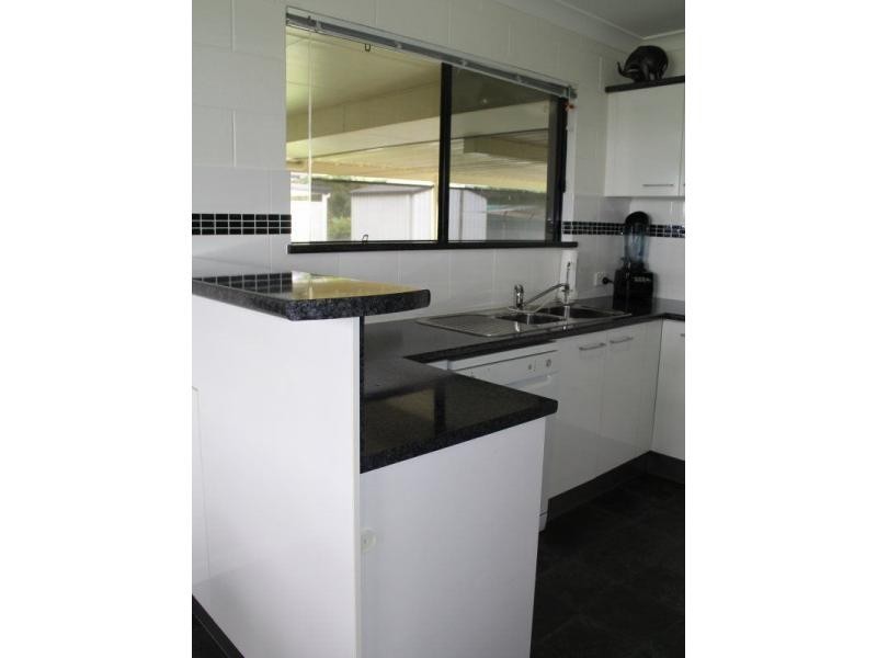 5 Pease Street, Tully QLD 4854
