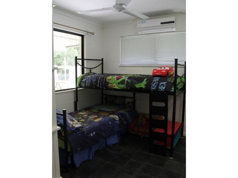 5 Pease Street, Tully QLD 4854