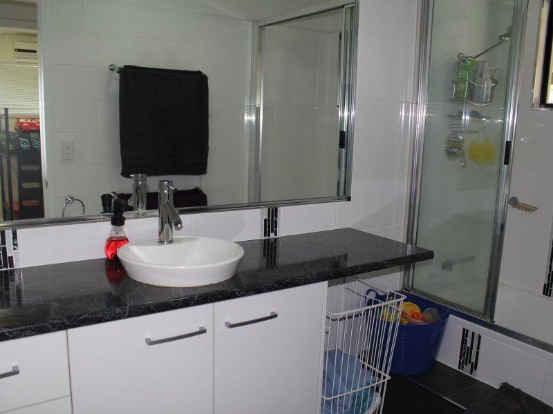 5 Pease Street, Tully QLD 4854