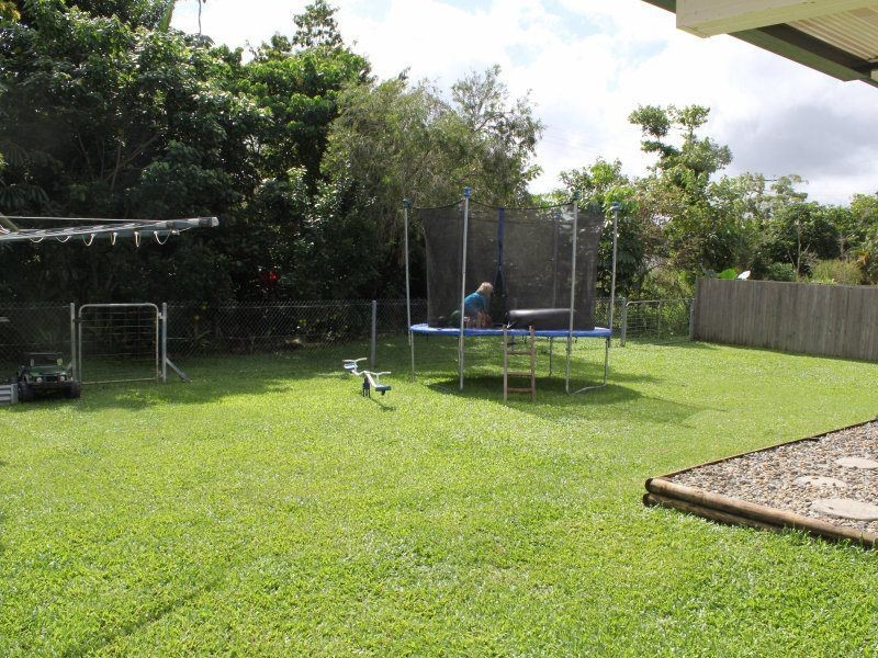 5 Pease Street, Tully QLD 4854