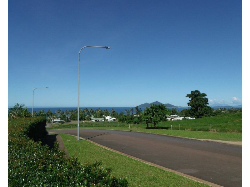5 Rise Crescent, Mission Beach QLD 4852