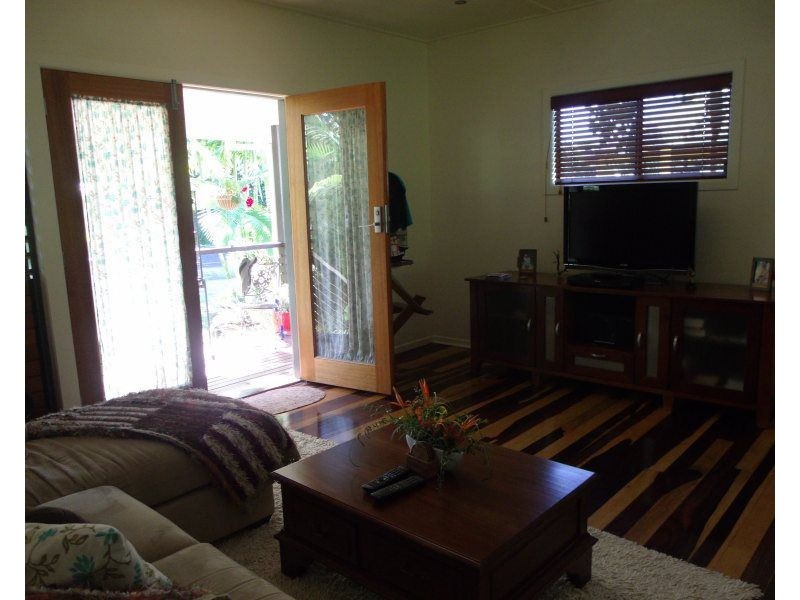 4 Commodore Street, South Mission Beach QLD 4852