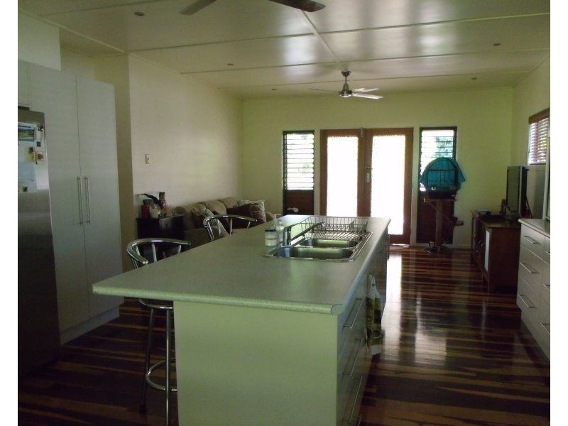 4 Commodore Street, South Mission Beach QLD 4852