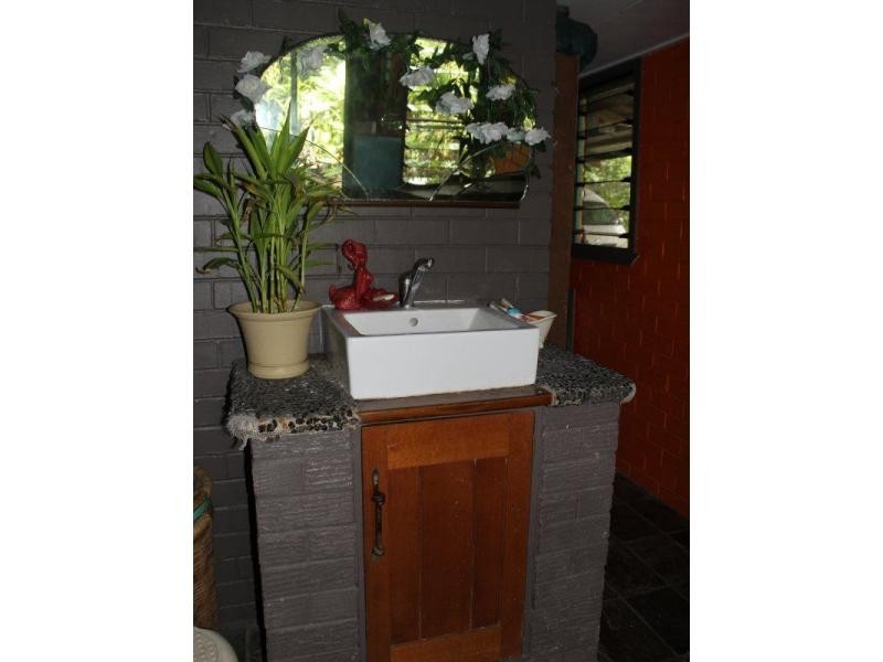 Shell Pocket QLD 4855