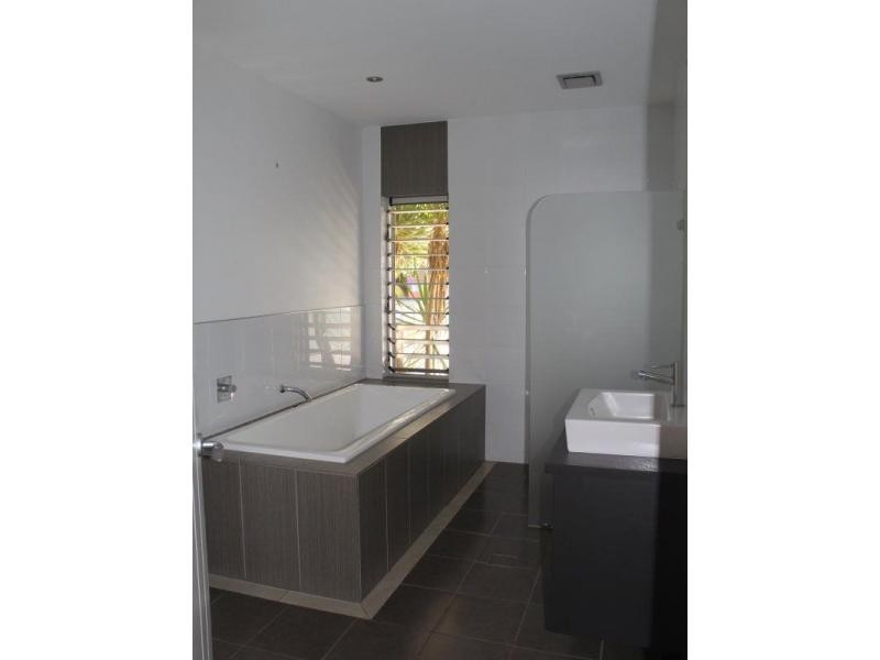 18 Pioneer Street, Bingil Bay QLD 4852