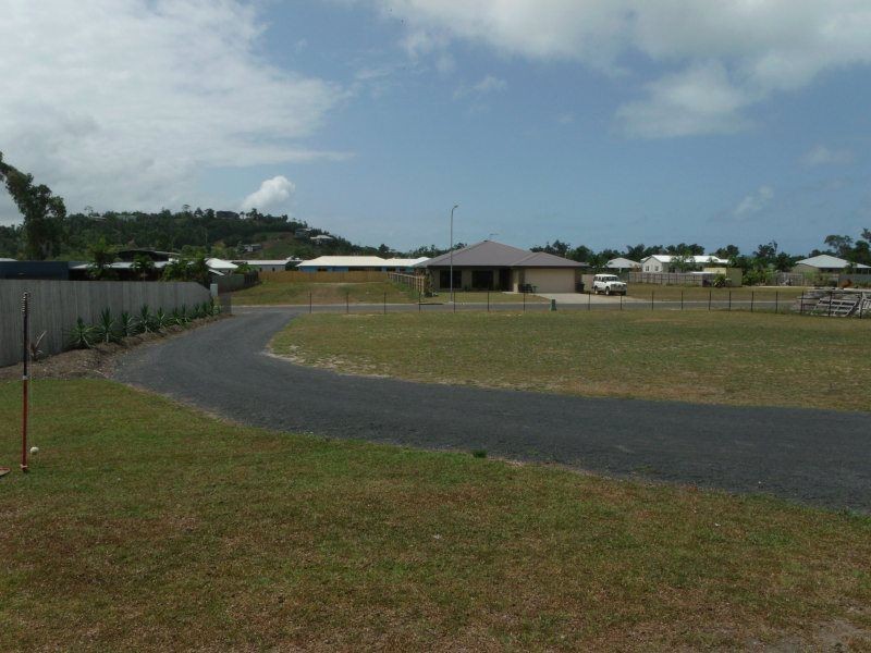 17 Voyager Street, South Mission Beach QLD 4852