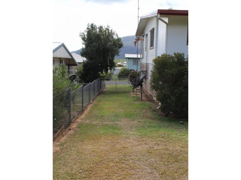 11 McDonald Street, Tully QLD 4854