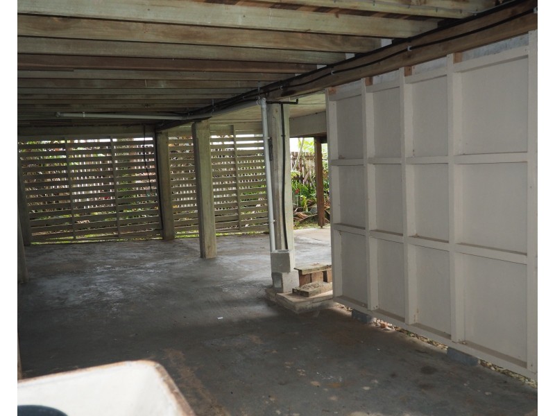 4 Commodore Street, South Mission Beach QLD 4852