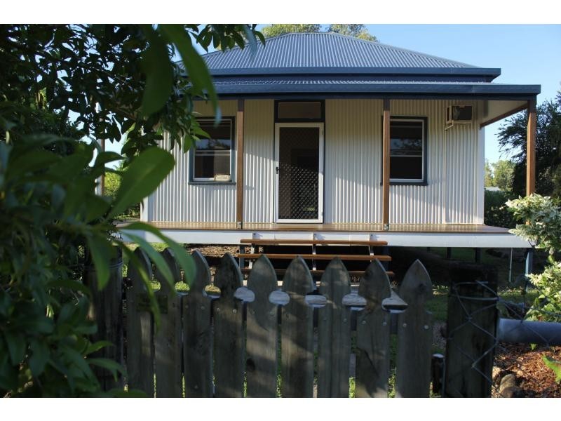 6 Grevillea Street, Tully Heads QLD 4854