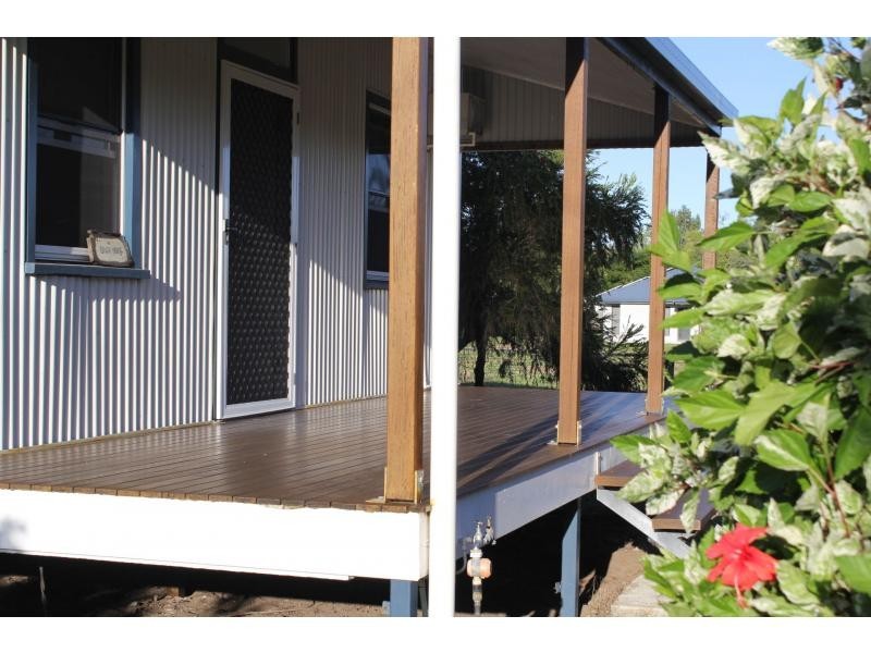 6 Grevillea Street, Tully Heads QLD 4854