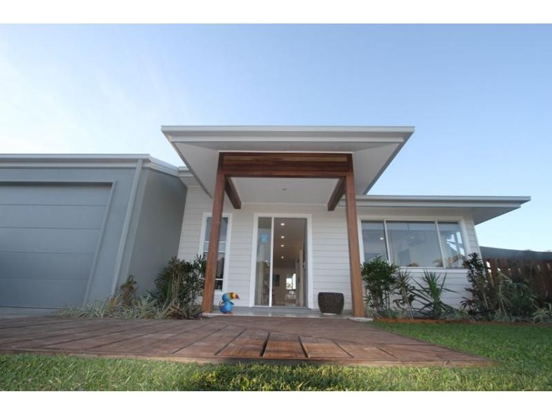 12 Voyager Street, South Mission Beach QLD 4852