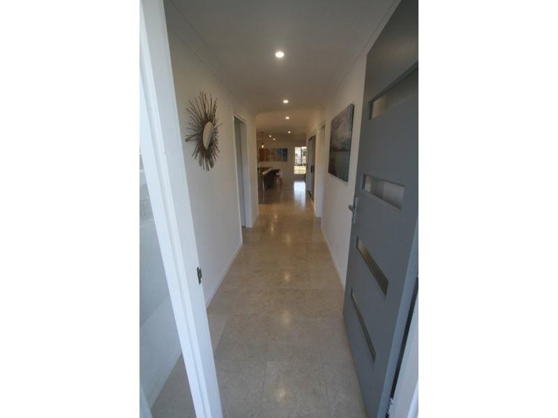 12 Voyager Street, South Mission Beach QLD 4852