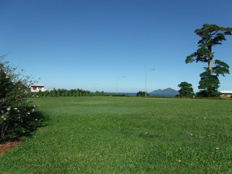 9 Rise Crescent, Mission Beach QLD 4852