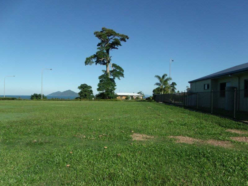 9 Rise Crescent, Mission Beach QLD 4852