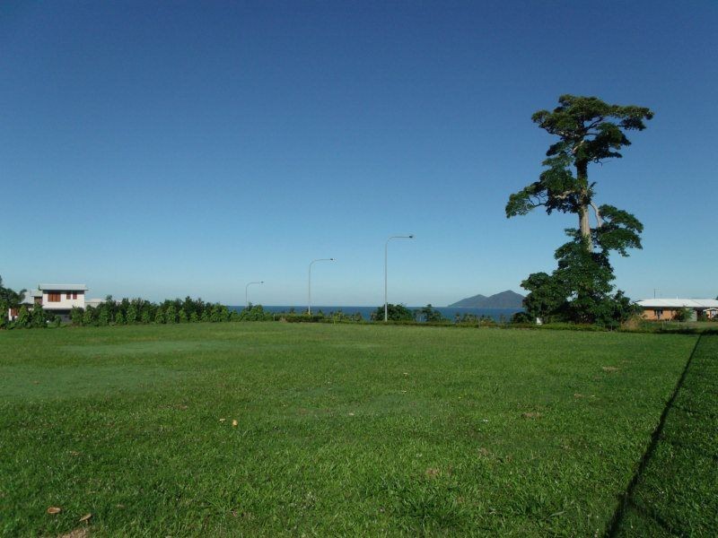 9 Rise Crescent, Mission Beach QLD 4852