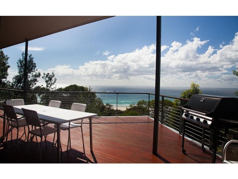 8 Pratt Court, Point Lookout, Point Lookout QLD 4183