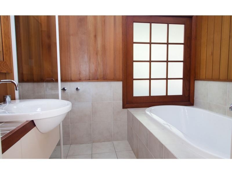 8 Pratt Court, Point Lookout, Point Lookout QLD 4183